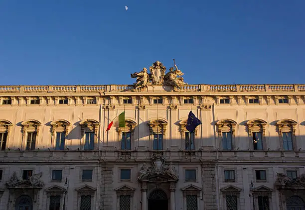 CORTE COSTITUZIONALE: AMMISSIBILI QUATTRO SPECIFICI REFERENDUM IN MATERIA GIUSLAVORISTICA